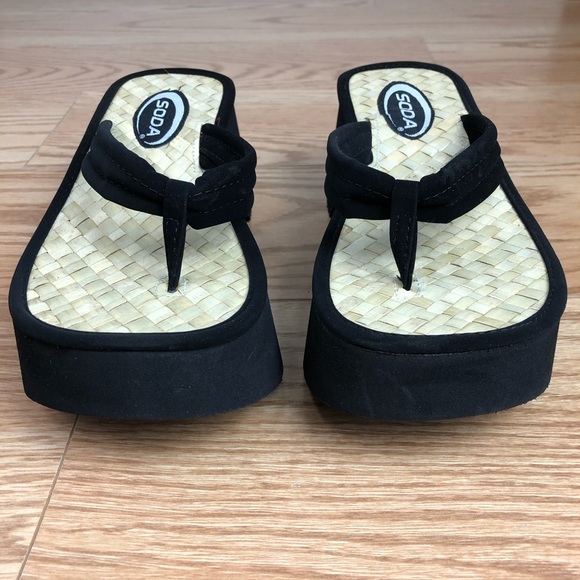 SODA Beach Black Nubuck Platform Sandal Thong - Picture 5 of 9